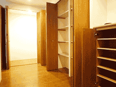 ���l�K�[�f���n�E�X