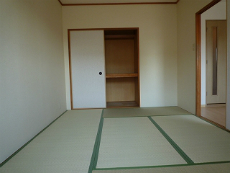 ���]�����i