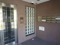 ���]�����i