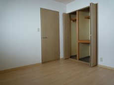 ���]�����i