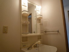 ���]�����i